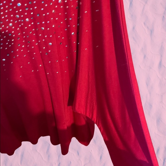 This is a classic raglan sleeved rich red jewelled top - Picture 6 of 7